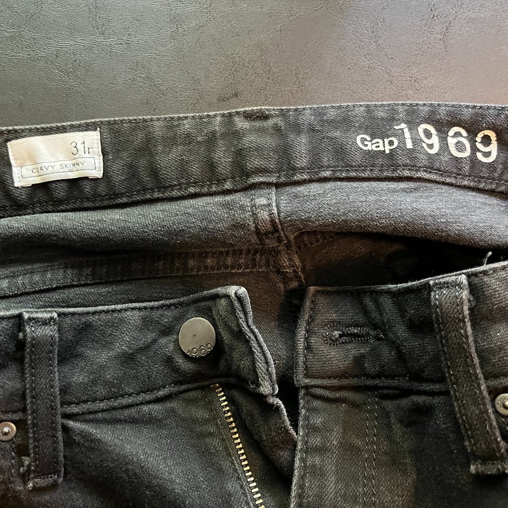 Gap 1969 Black Curvy Skinny Jeans